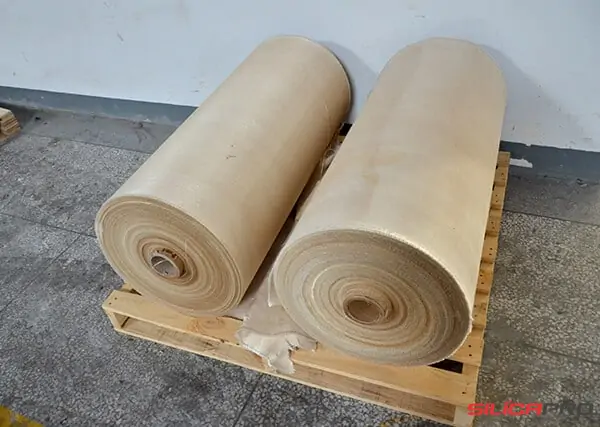 Vermiculite coated high silica fabric rolls resting on a wooden pallet